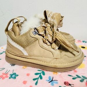 UGG® Lowmel Sneaker Youth Size 11